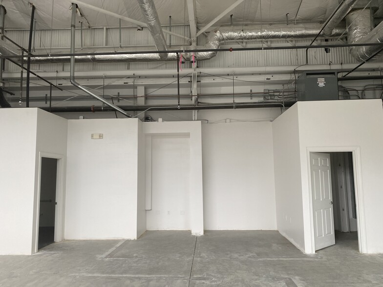 More Photos Of 2811-2839 NW Market St, Seattle Self Storage For Lease