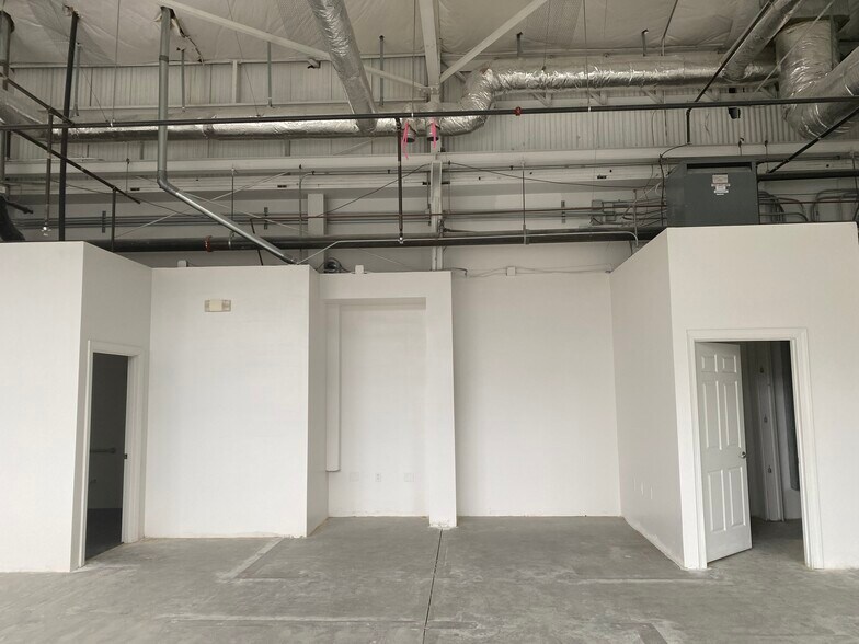 More Photos Of 2811-2839 NW Market St, Seattle Self Storage For Lease