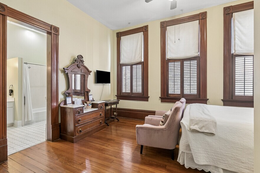 More Photos Of 2727 Saint Charles Ave, New Orleans General Retail For Sale