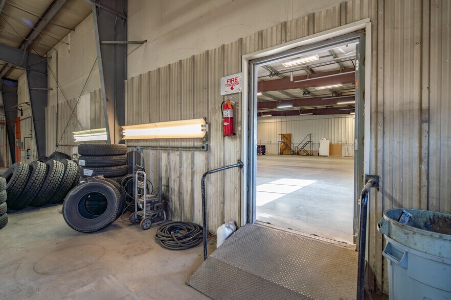 More Photos Of 2516 9th St, Great Bend Warehouse For Sale