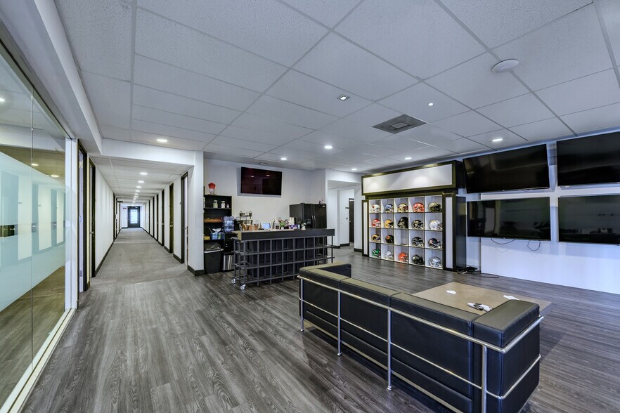 More Photos Of 6860 Lexington Ave, Los Angeles Loft Creative Space For Sale