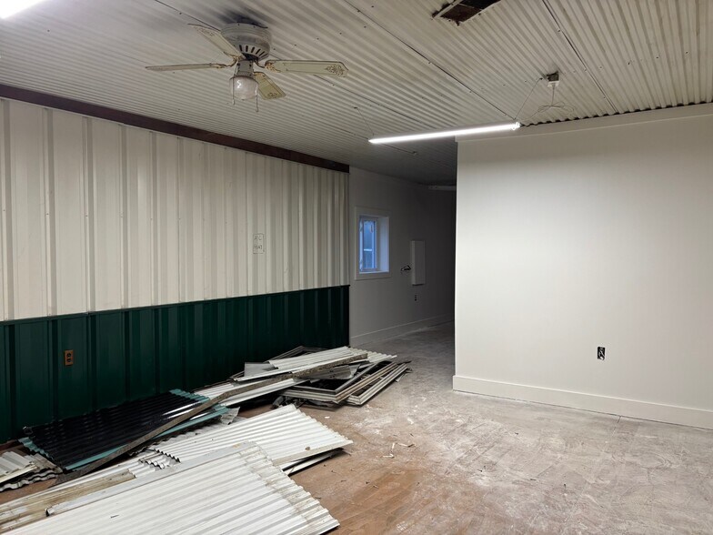 More Photos Of 2020 Chambersburg Rd, Gettysburg Warehouse For Lease