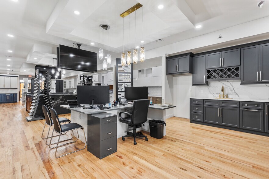 More Photos Of 390 Ramapo Valley Rd, Oakland Freestanding For Lease