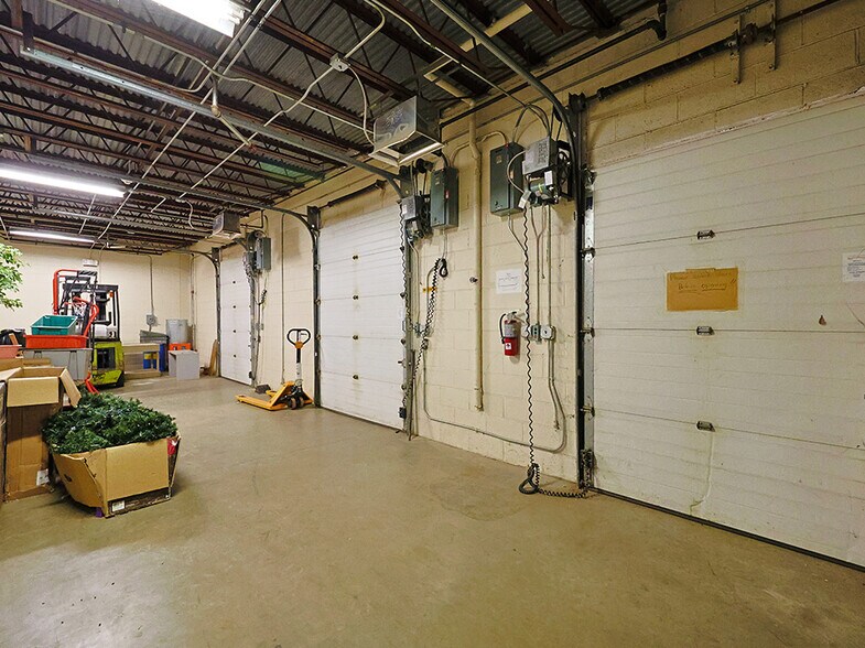 More Photos Of 1311 Carlton Ave, Charlottesville Flex For Sale