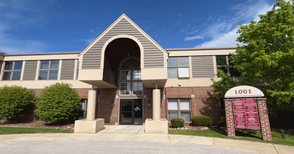 Primary Photo Of 1001 W Glen Oaks Ln, Mequon Office For Lease