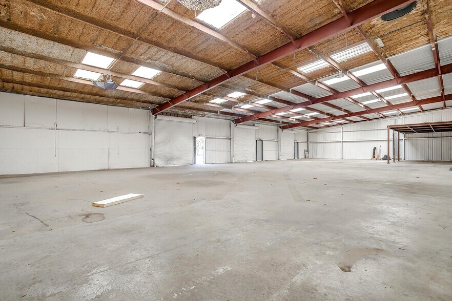 More Photos Of 117 Roberts Cut Off Rd, Fort Worth Warehouse For Sale