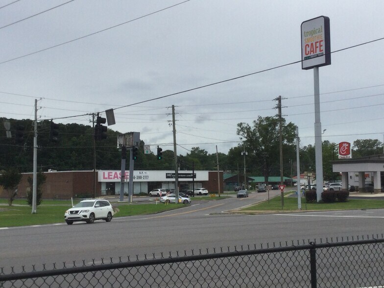 More Photos Of 1019-1021 S 4th St, Gadsden Freestanding For Lease