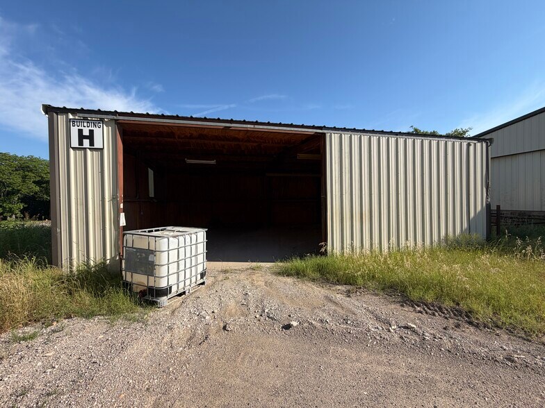 More Photos Of 105 Sunset Acres Ct, Granbury Industrial For Lease