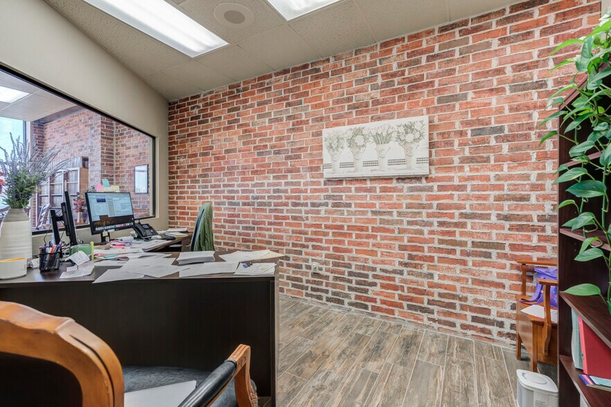 More Photos Of 1312 Texas Ave, Lubbock Office For Sale