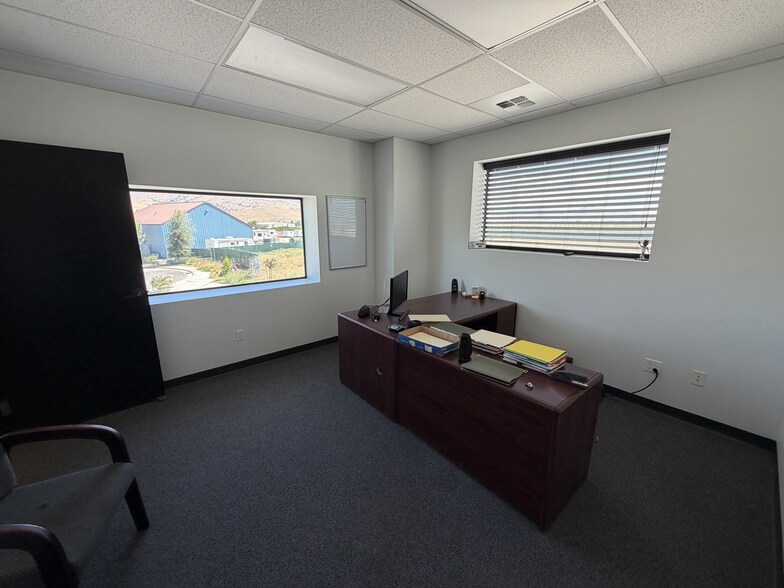 More Photos Of 701 Bailey Ave, Tehachapi Warehouse For Lease