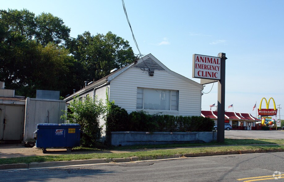 More Photos Of 1210 Snowden St, Fredericksburg Veterinarian Kennel For Lease