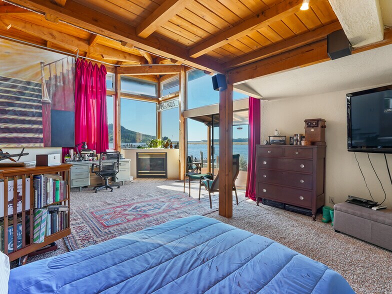 More Photos Of 580 Marine Dr, Wheeler Hotel For Sale
