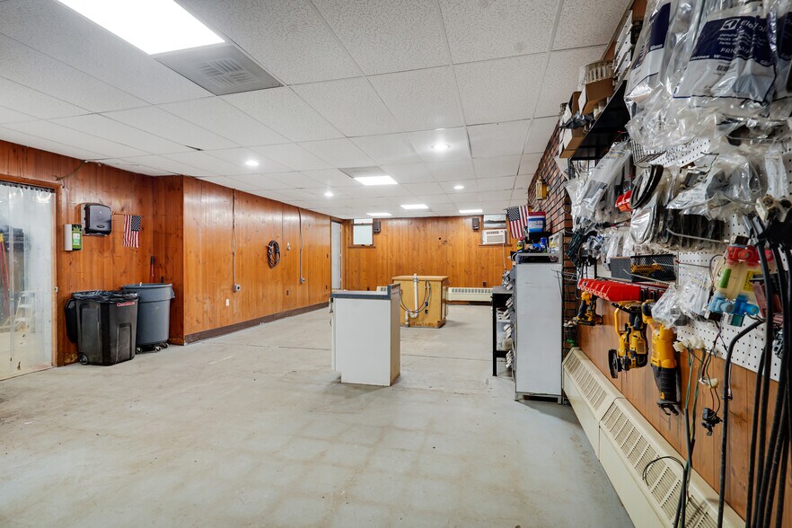 More Photos Of 27 Division St, Waterford Freestanding For Sale