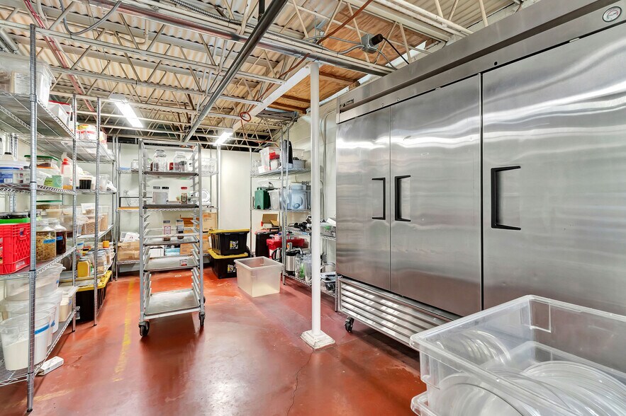 More Photos Of 3717 Jonlen Dr, Fairfax Flex For Lease