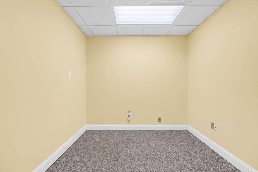 More Photos Of 727 Raritan Rd, Clark Office For Lease