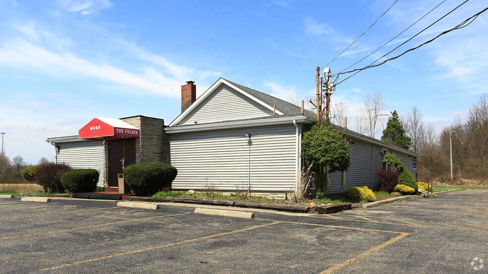 More Photos Of 4040 McCartney Rd, Lowellville Bar For Sale