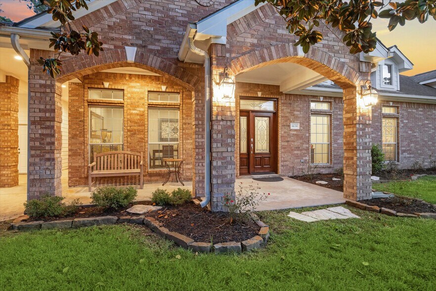 More Photos Of 8639 Bart Ln, Houston Office For Lease