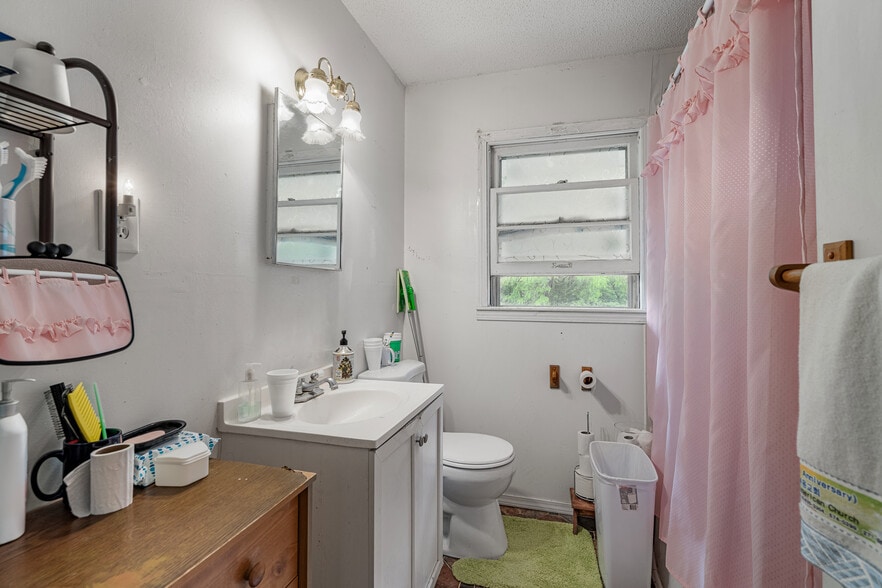 More Photos Of 1424 S 55th St, Kansas City Religious Facility For Sale