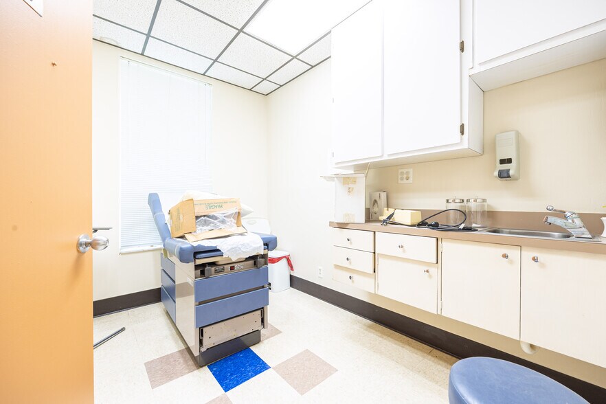 More Photos Of 1226 SW Main Blvd, Lake City Medical For Sale