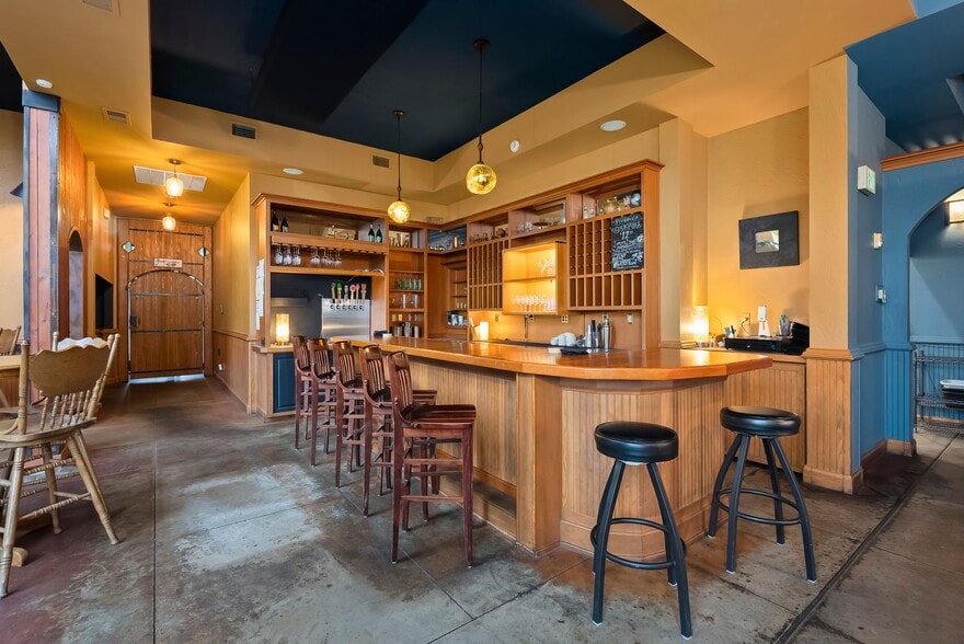 More Photos Of 102 S 1st Ave, Sandpoint Storefront Retail Office For Sale