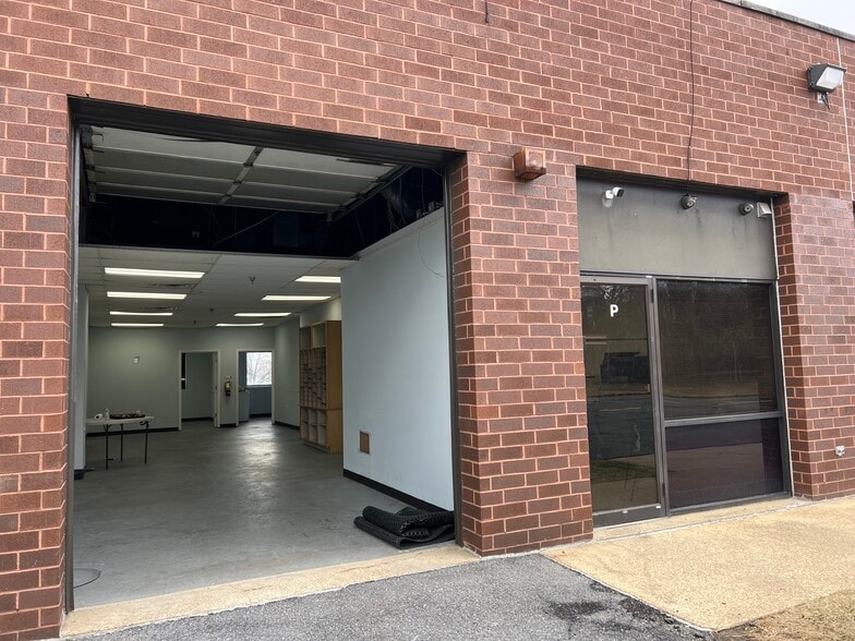 More Photos Of 505 Hampton Park Blvd, Capitol Heights Warehouse For Lease