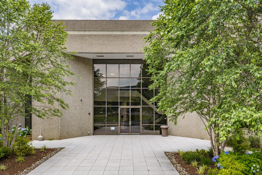 More Photos Of 35 Corporate Dr, Trumbull Medical For Lease
