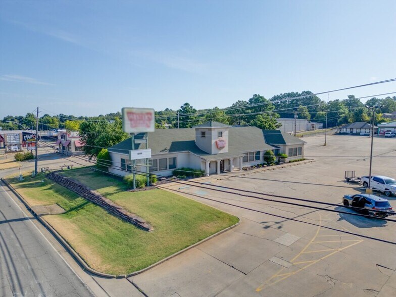 More Photos Of 2103 N Broadway, Poteau General Retail For Sale