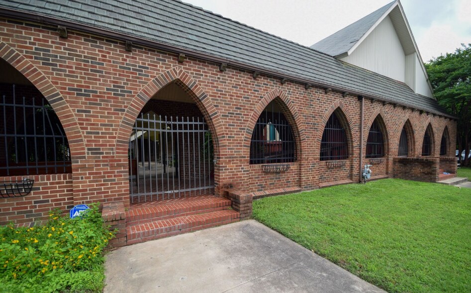 More Photos Of 201 W 4th St, North Little Rock Religious Facility For Lease
