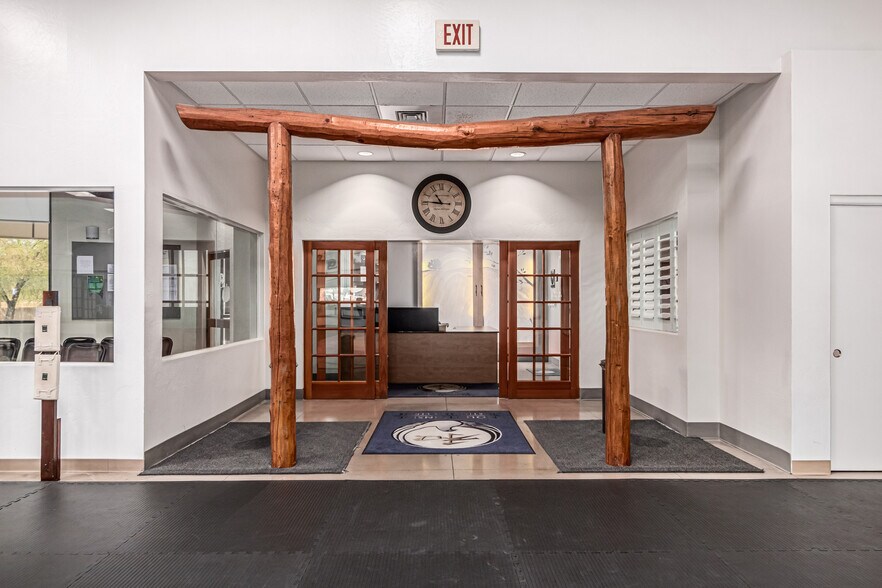 More Photos Of 3173 E Chandler Blvd, Phoenix Freestanding For Sale