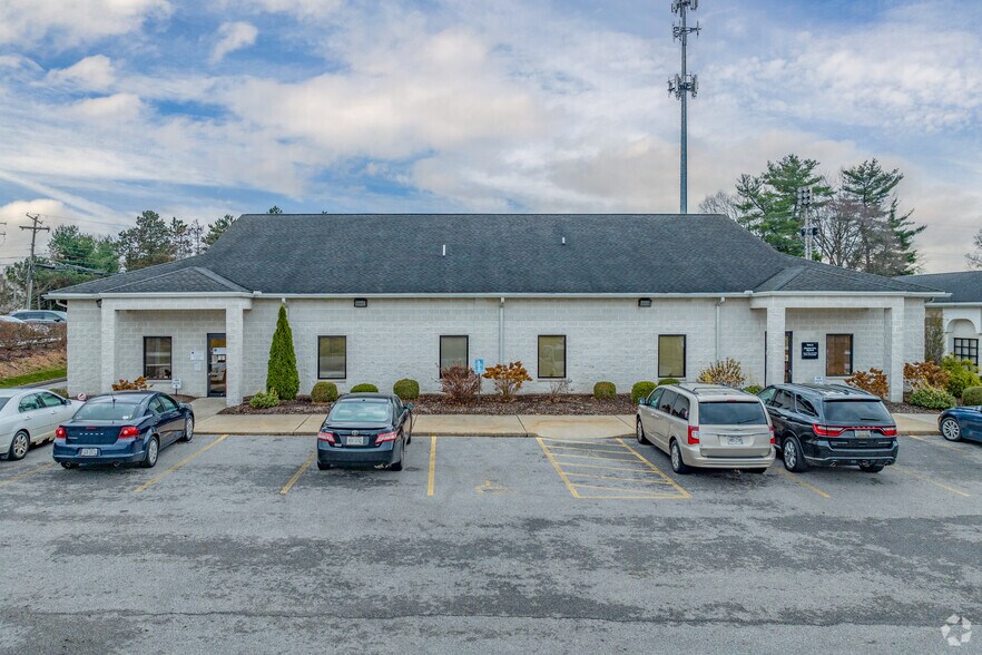 More Photos Of 169 5th St SE, Barberton Office For Sale