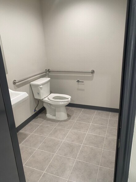 More Photos Of 9984 US Highway 87 W, La Vernia Warehouse For Lease