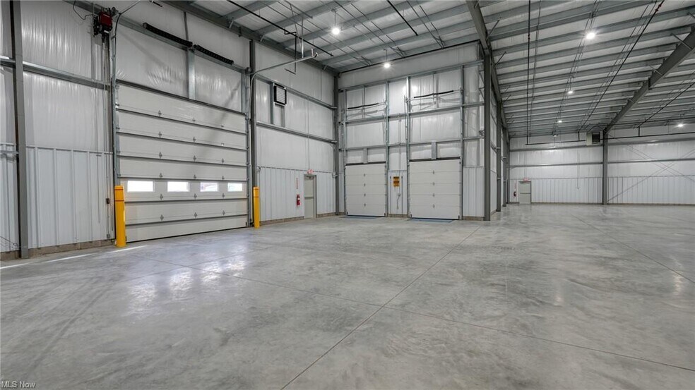 More Photos Of 703 Woodlawn Ave, Cambridge Warehouse For Lease