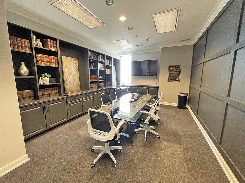 More Photos Of 1 St Louis St, Mobile Office For Lease