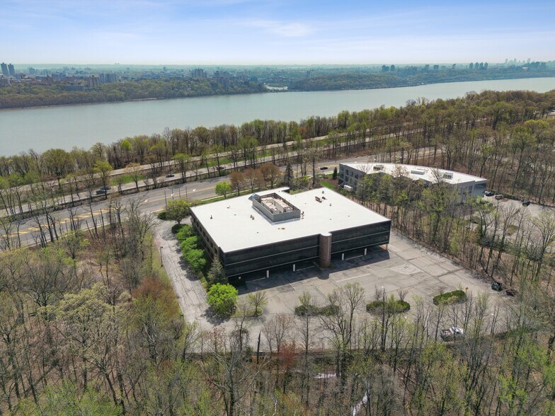 More Photos Of 1000 Sylvan Ave, Englewood Cliffs Office For Sale