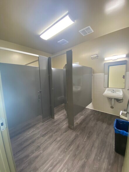 More Photos Of 1350 W Robinhood Dr, Stockton Office For Lease