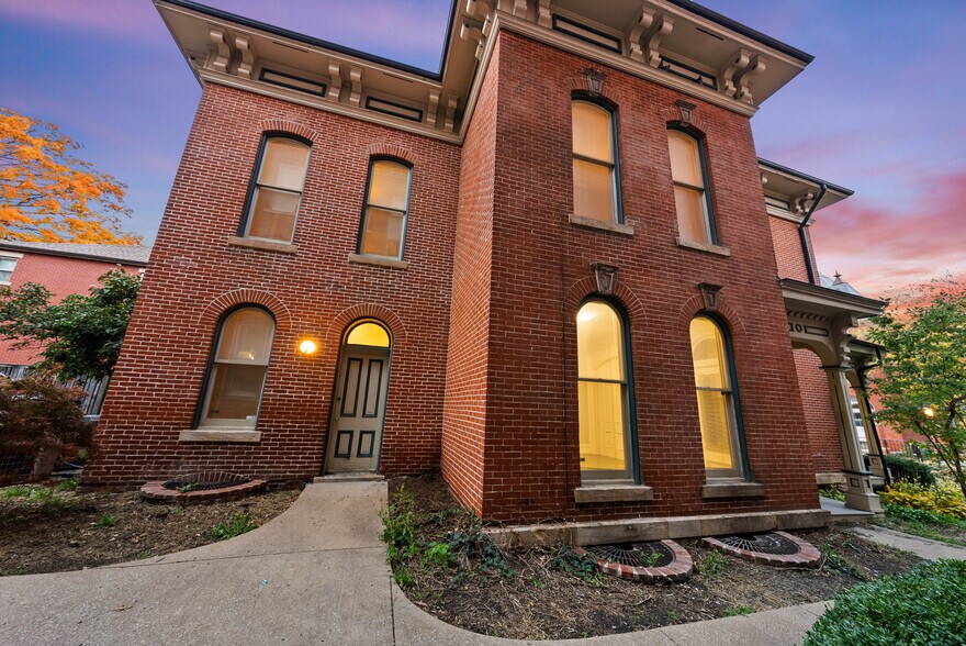 More Photos Of 1070 Washington St, Kansas City Office Residential For Sale