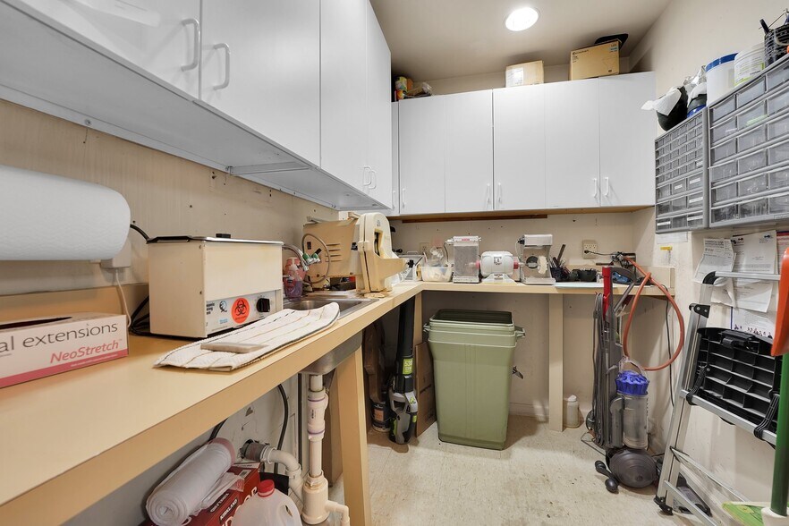 More Photos Of 1 Shadetree Pl, Long Valley Healthcare For Sale