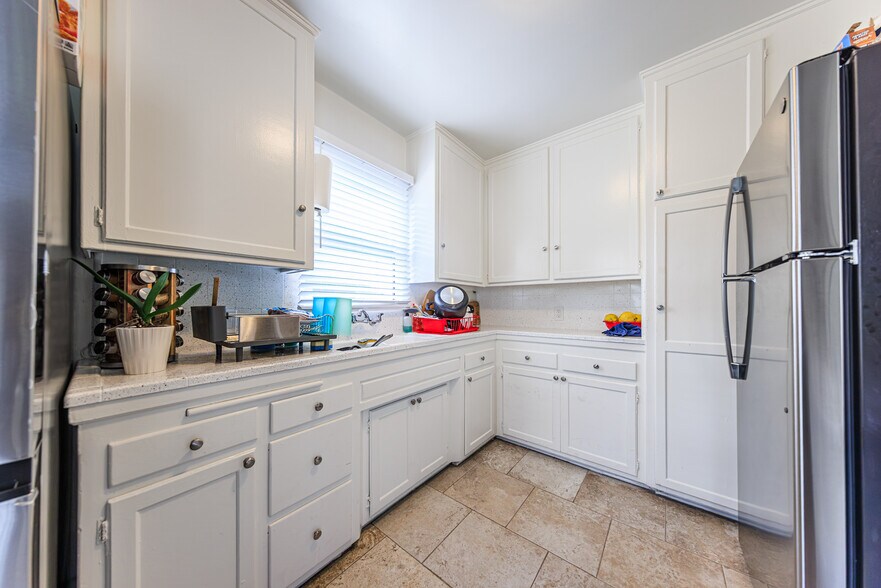 More Photos Of 650 W Wilson Ave, Glendale Apartments For Sale