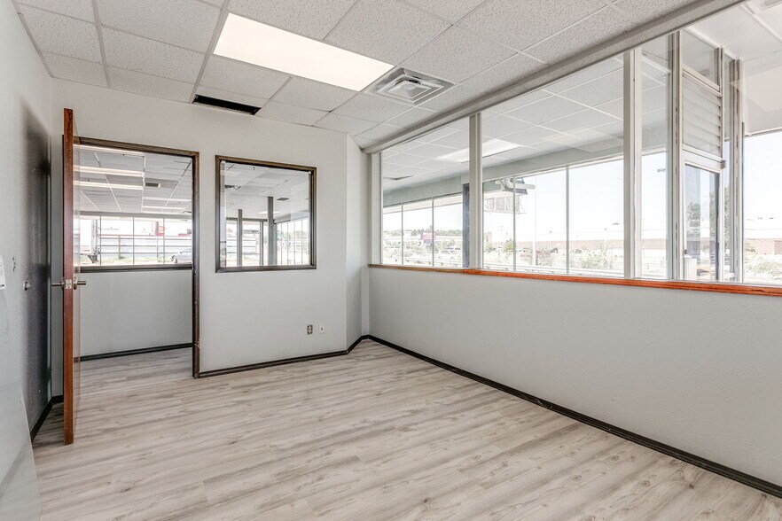 More Photos Of 3500 NW 39th St, Oklahoma City Office For Sale