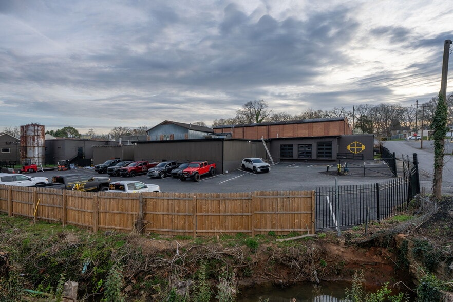 More Photos Of 719 Old Lenoir Rd, Hickory Warehouse For Sale