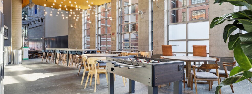 More Photos Of 3536 Boul Saint-Laurent, Montréal Office For Sale
