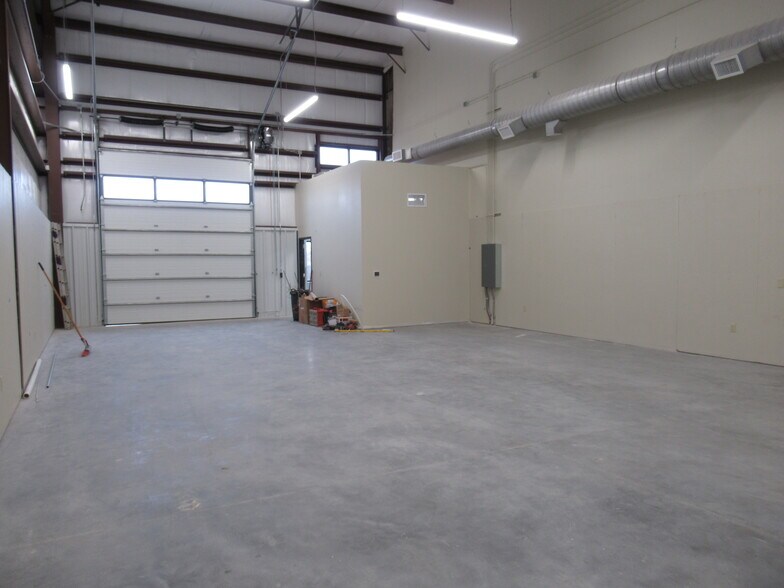 More Photos Of 5818 S 107th East Ave, Tulsa Warehouse For Lease