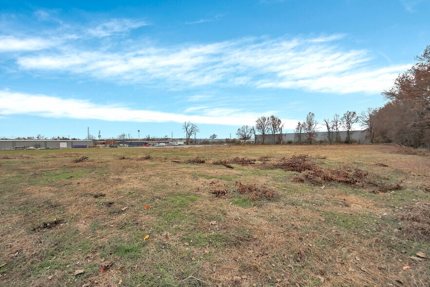 More Photos Of 150 Chris Perry Ln, Columbus Land For Lease