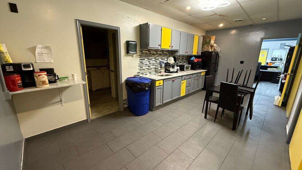 More Photos Of 124 3rd St, Allentown Auto Dealership For Lease