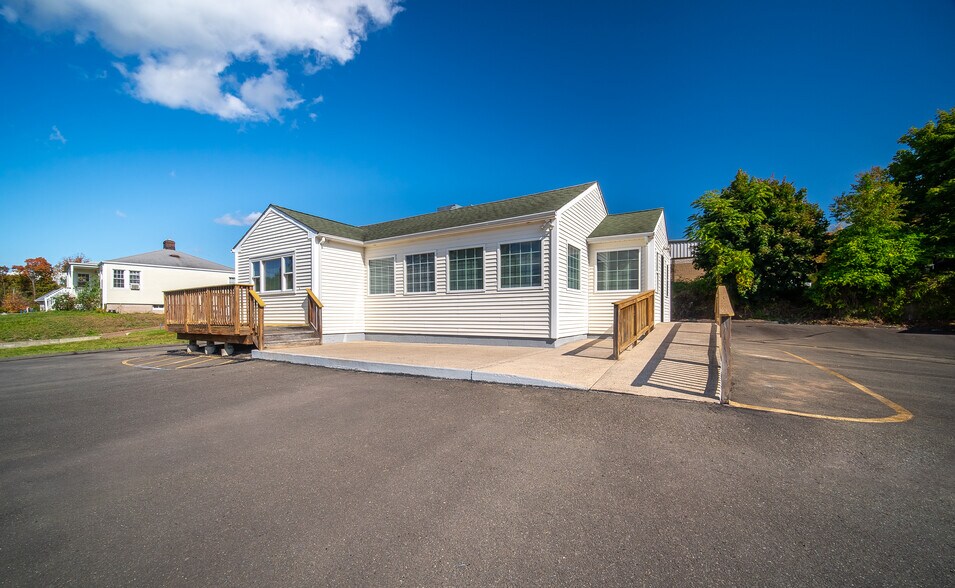 More Photos Of 110 Coe Ave, Middletown Restaurant For Sale