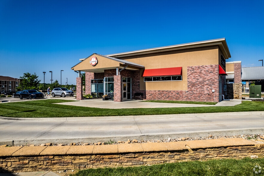 More Photos Of 8973 W 135th St, Overland Park Freestanding For Sale