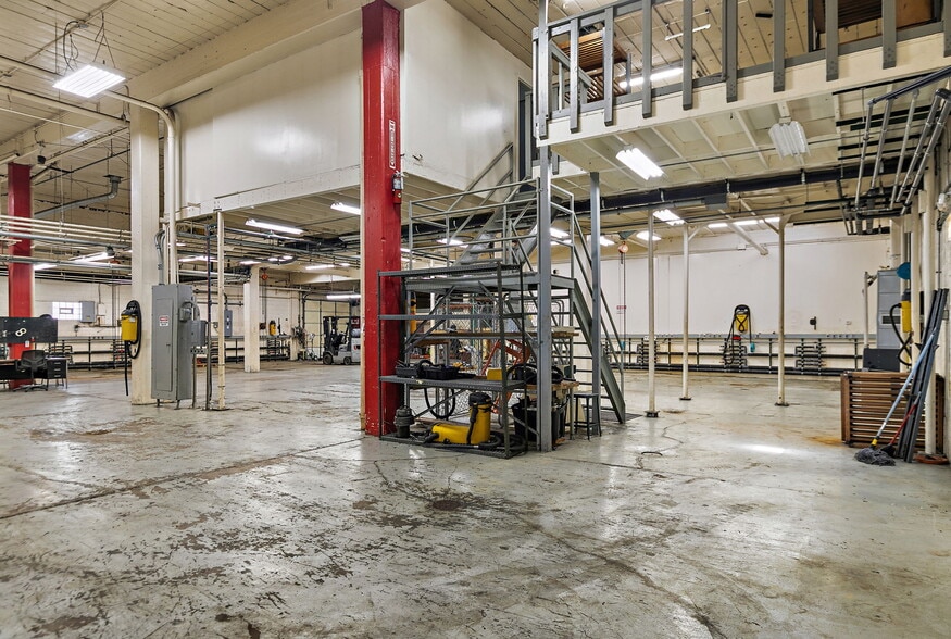 More Photos Of 303 Elgin Ave, Elgin Industrial For Sale