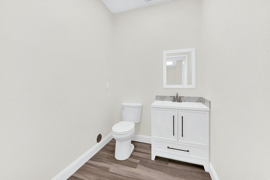 More Photos Of 326 S Edmonds Ln, Lewisville Medical For Lease