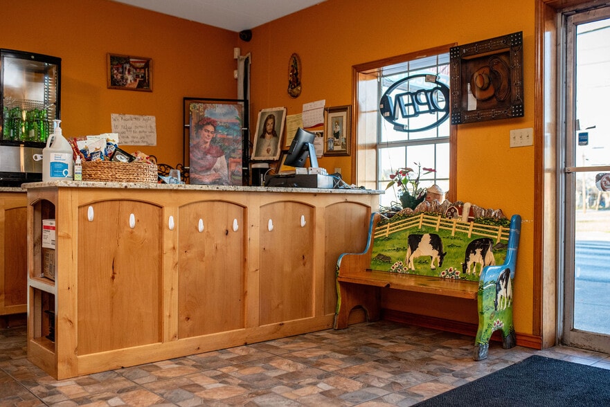 More Photos Of 421 N Virginia St, Port Lavaca Restaurant For Sale