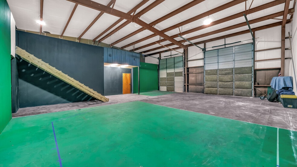 More Photos Of 118 Marble Ct, Aledo Showroom For Lease